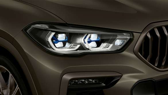 Luz Láser BMW. Acercamiento del BMW X6 con enfoque en la Luz Láser.