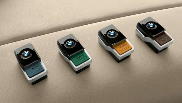 Fragancias del Paquete de Aire Ambiental. Acercamiento de las fragancias del Paquete de Aire Ambiental del BMW X6.
