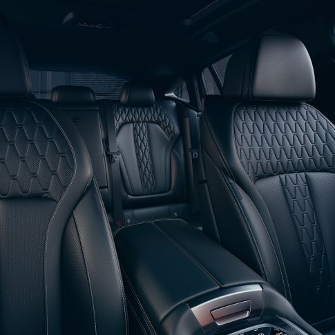 Tapizado del BMW X6. Interior del BMW X6 con vista del tapizado.