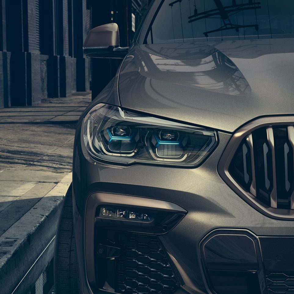 Luz Láser de BMW. Acercamiento del BMW X6 con enfoque en la Luz Láser.