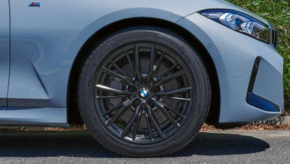 Llanta de aleación ligera M Performance de 18 pulgadas con radios dobles estilo 796 M, en Jet Black mate, juego completo de ruedas de verano. BMW G20 Llanta de aleación ligera M Performance de 18 pulgadas con radios dobles estilo 796 M, en Jet Black mate, juego completo de ruedas de verano.