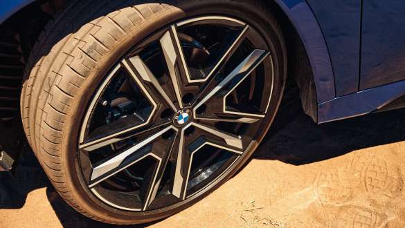 Llanta de aleación ligera M de 21 pulgadas con radios dobles estilo 877 M, en bicolor (Jet Black con fresado brillante), juego de ruedas completas de verano BMW U11 Llanta de aleación ligera M Performance de 21 pulgadas con radios dobles estilo 877 M en bicolor (Jet Black con fresado brillante), juego completo de ruedas de verano