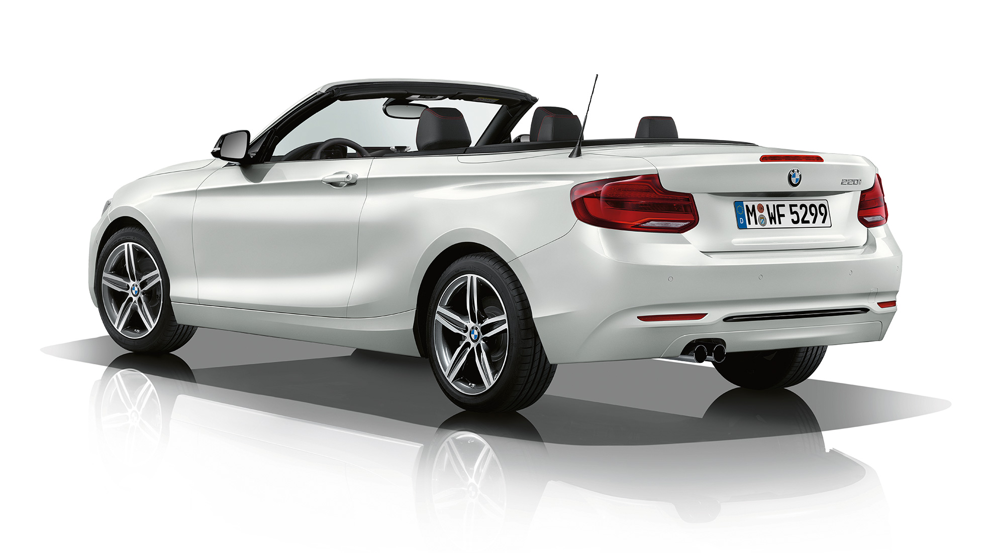 BMW Serie 2 Convertible, toma trasera de tres cuartos del Modelo Sport Line BMW Serie 2 Convertible, toma trasera de tres cuartos del Modelo Sport Line