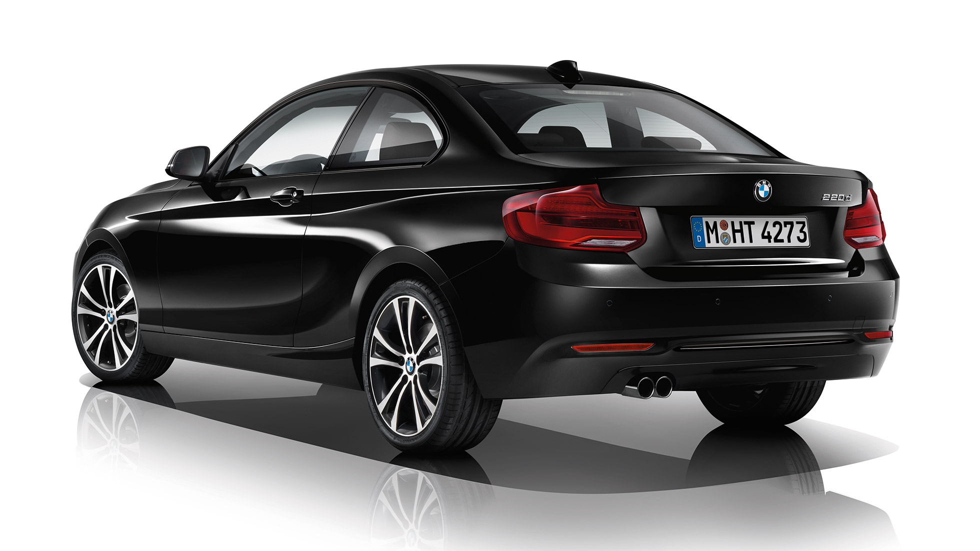 BMW Serie 2 Coupé, toma trasera de tres cuartos del Modelo Sport Line BMW Serie 2 Coupé, toma trasera de tres cuartos del Modelo Sport Line