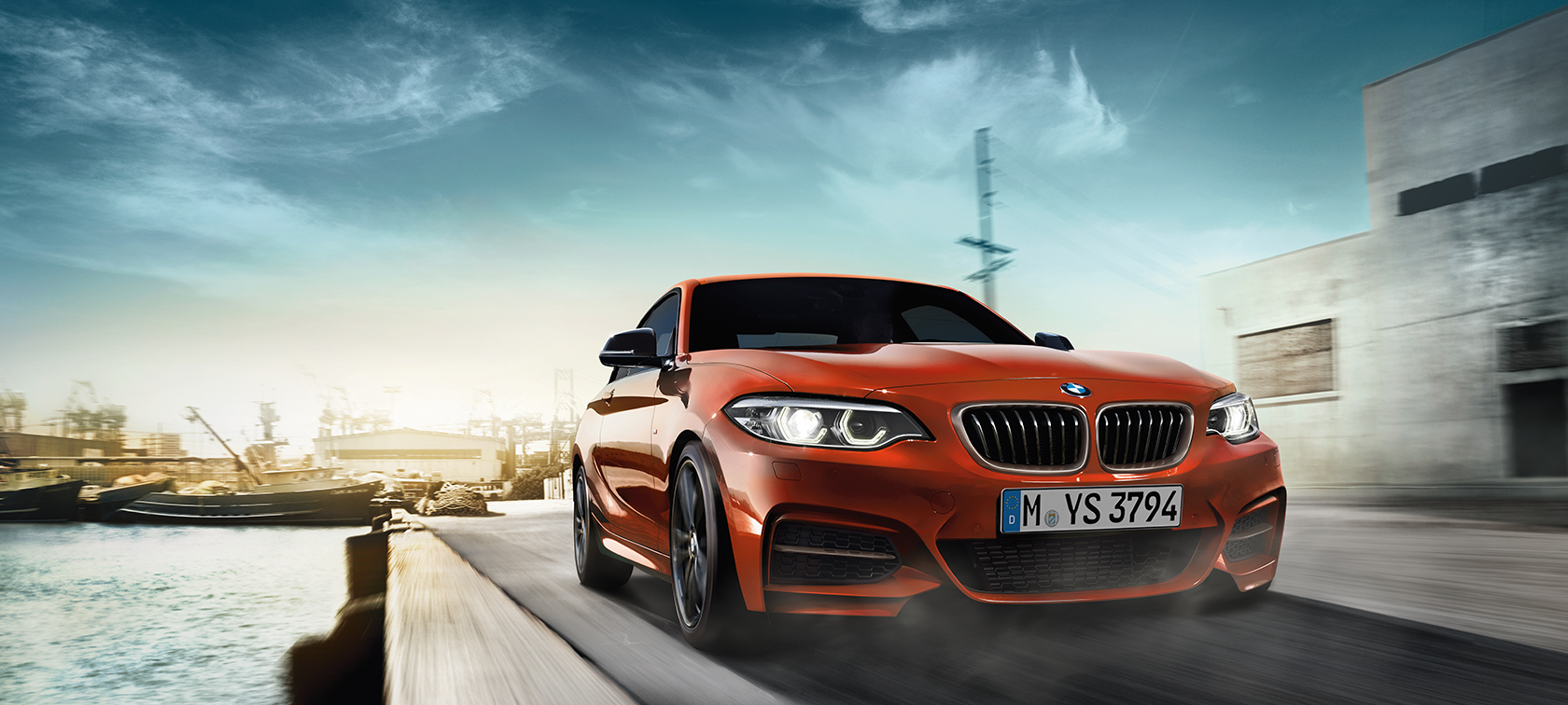 BMW Serie 2 Coupé, toma en movimiento de tres cuartos frontal BMW Serie 2 Coupé, toma en movimiento de tres cuartos frontal