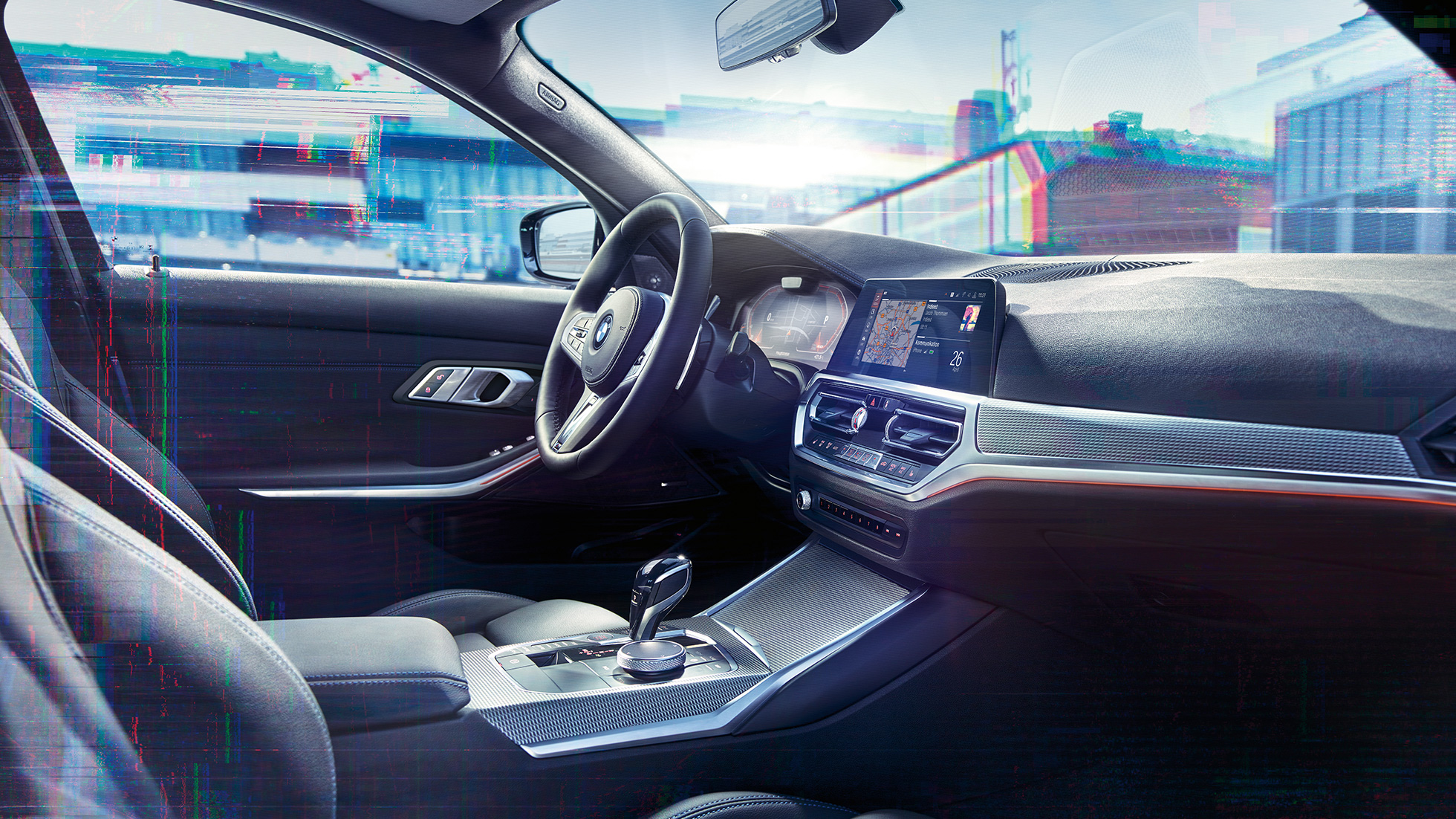 BMW Serie 3 Sedán, conjunto de instrumentos M. Acercamiento del interior del BMW Serie 3 Sedán con una vista lateral de la cabina y una combinación del panel de instrumentos con pantalla específica de M.