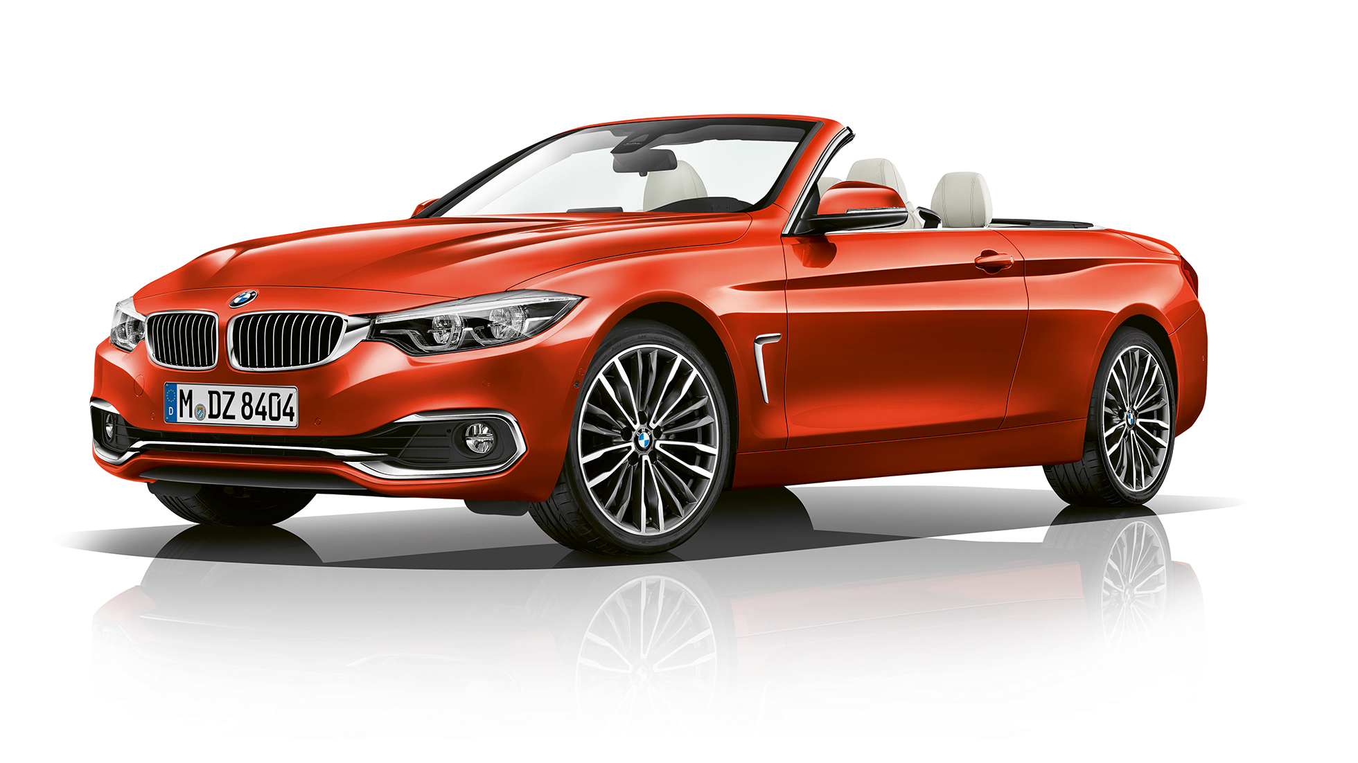 BMW Serie 4 Convertible, toma frontal de tres cuartos del Modelo Luxury Line BMW Serie 4 Convertible, toma frontal de tres cuartos del Modelo Luxury Line