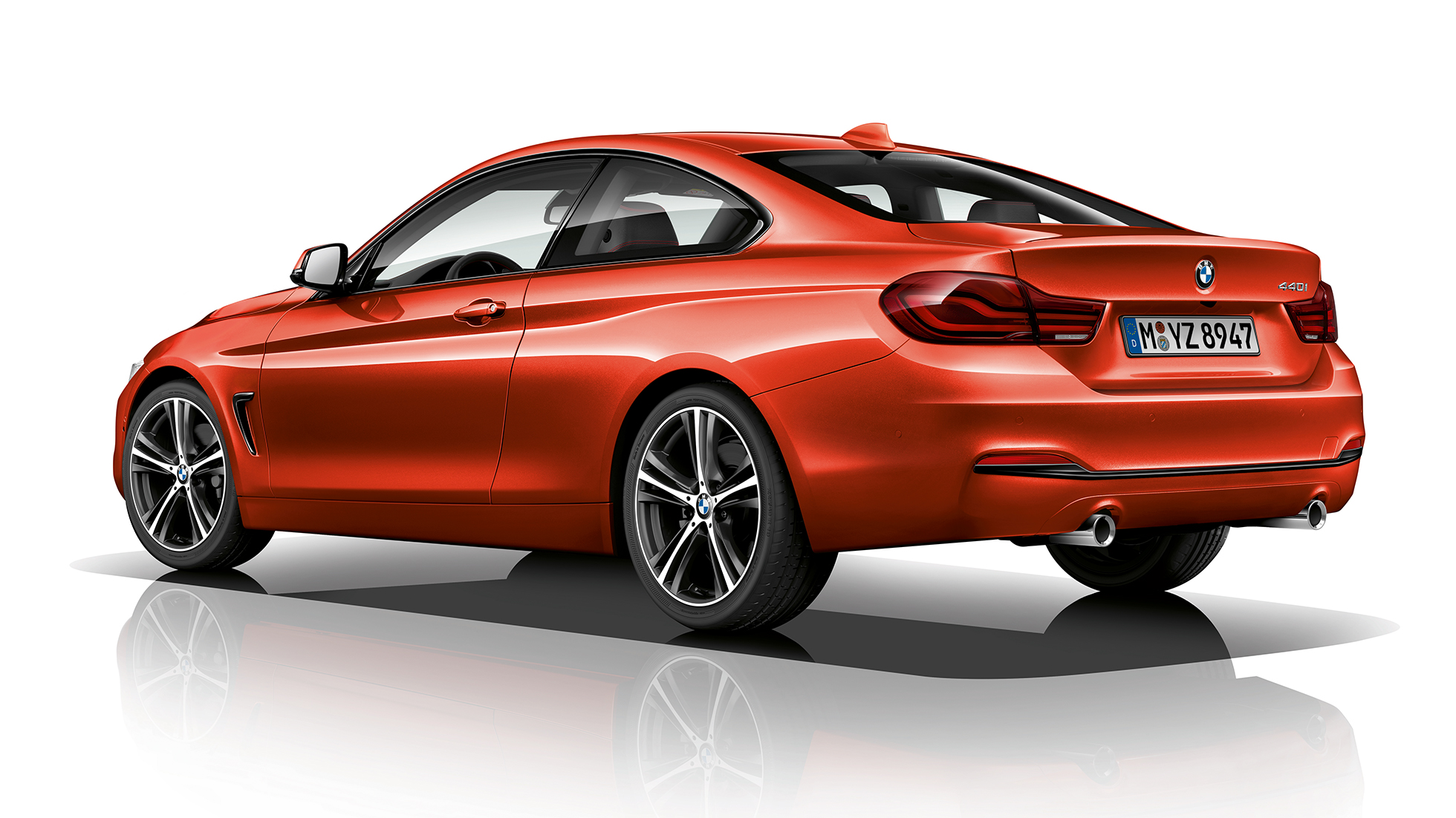 BMW Serie 4 Coupé, toma trasera de tres cuartos del Modelo Sport Line BMW Serie 4 Coupé, toma trasera de tres cuartos del Modelo Sport Line