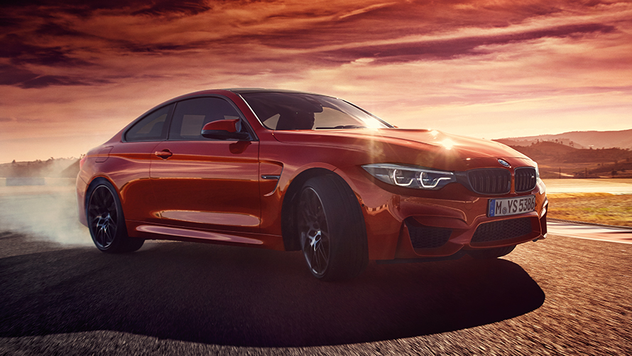 BMW M4 Coupé  BMW M4 Coupé toma en movimiento