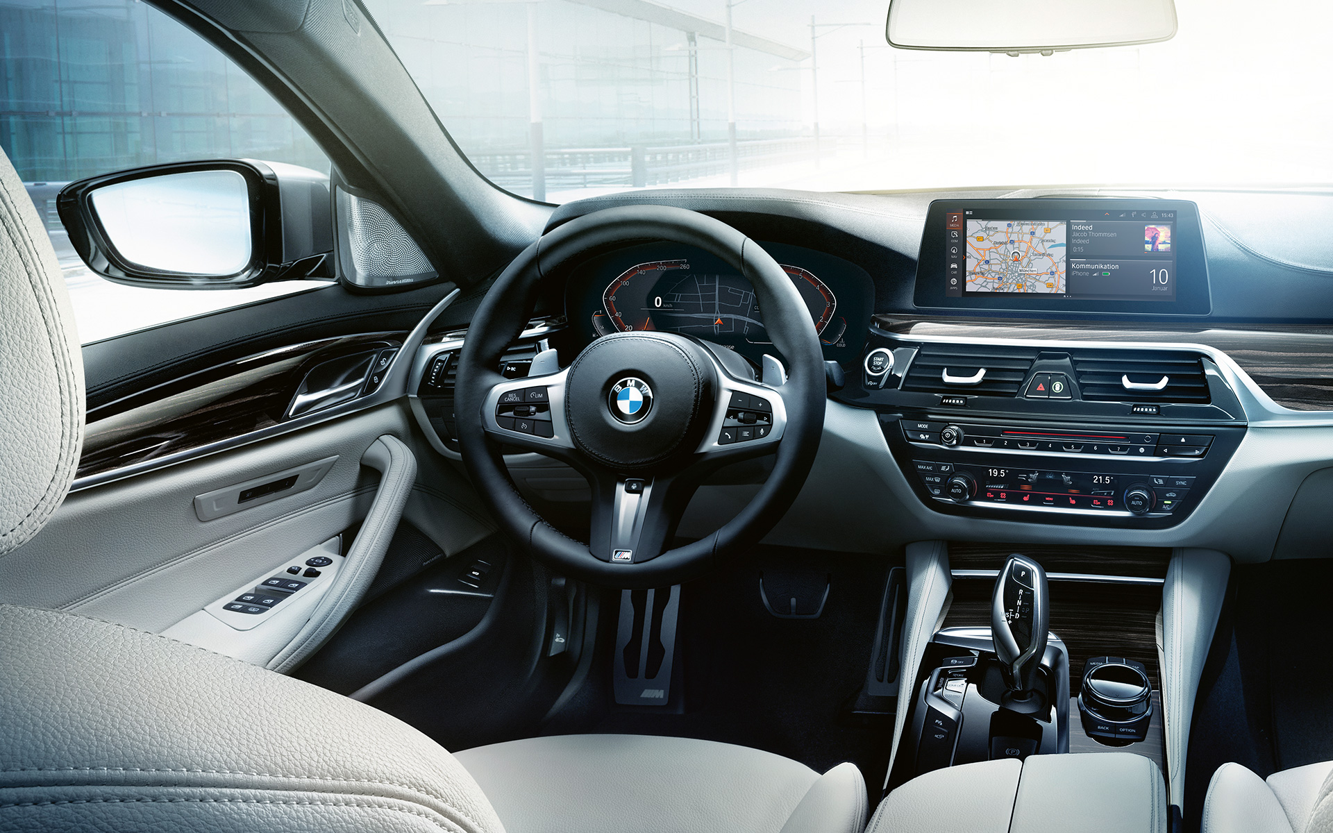 Sedán Serie 5 es el modelo de la elegancia en autos Serie 5 Sedán tiene finos interiores