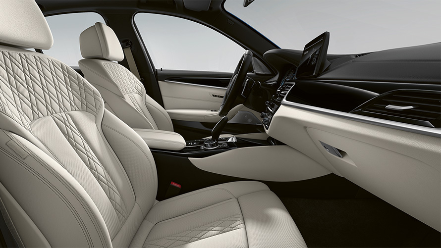 BMW Serie 5 G30 Renovación 2020 interior en equipamiento de cuero integral Merino BMW Individual | Smoke White