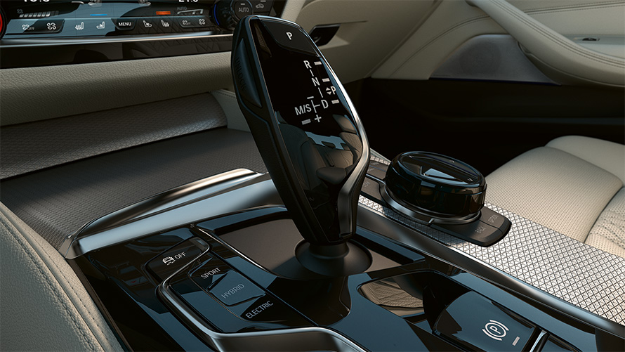 Mandos en negro brillo BMW Serie 5 G30 Renovación 2020 interior