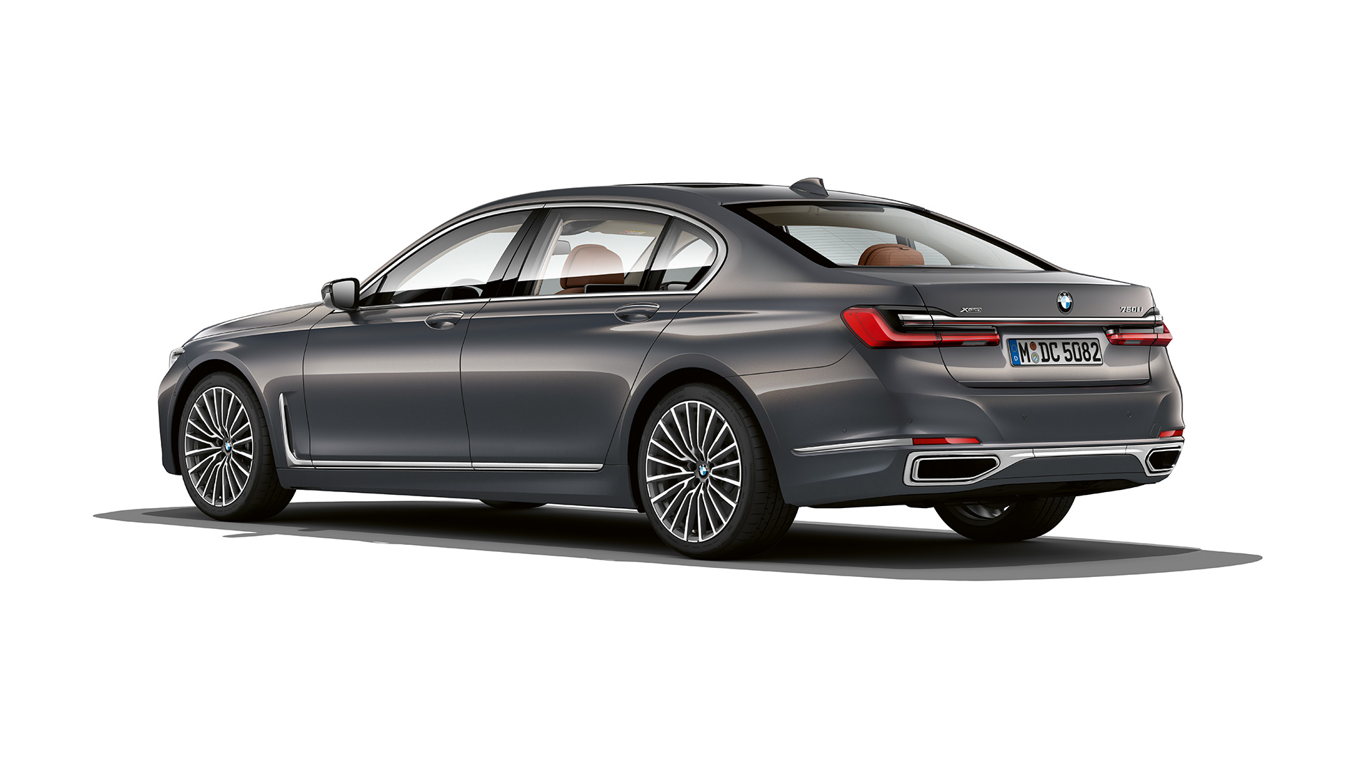 BMW Serie 7 Sedán con Diseño Exterior Pure Excellence, vista trasera de tres cuartos BMW Serie 7 Sedán Gris con Diseño Exterior Pure Excellence en vista trasera de tres cuartos