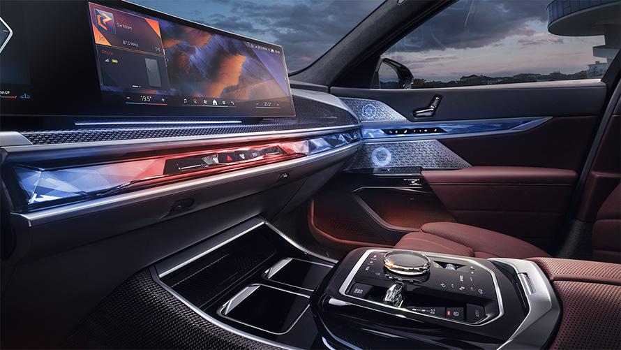 BMW Serie 7 G70 ICE 740i Paquete M Sport, vista del interior, frontal, acabados de cristal "CraftedClarity" y Curved Display