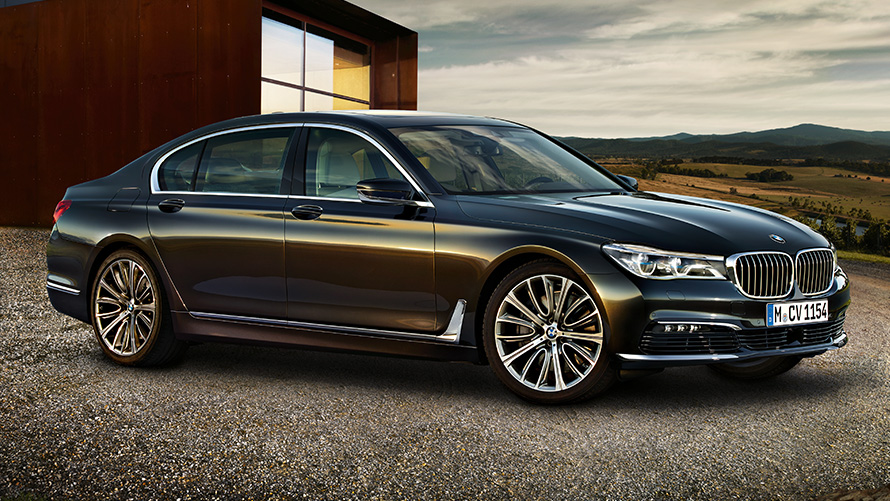 BMW Serie 7 (G12), vista de 7/8 del lateral, parado BMW Serie 7 (G12), vista de 7/8 del lateral, parado