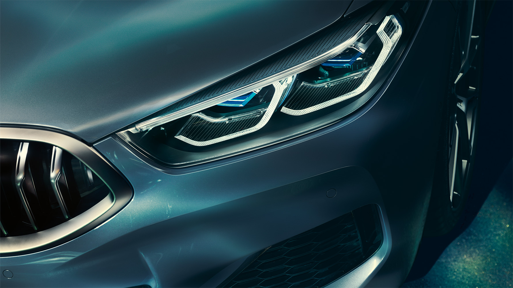 El BMW Serie 8, luz láser Acercamiento de la luz láser en la parte frontal del BMW Serie 8 Coupé.