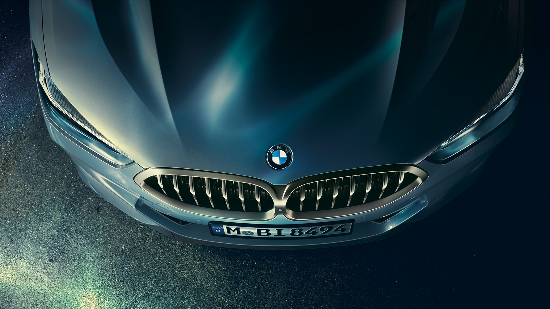 BMW Serie 8 Coupé, capó Acercamiento del capó del BMW Serie 8 Coupé desde una perspectiva de vista de ave.