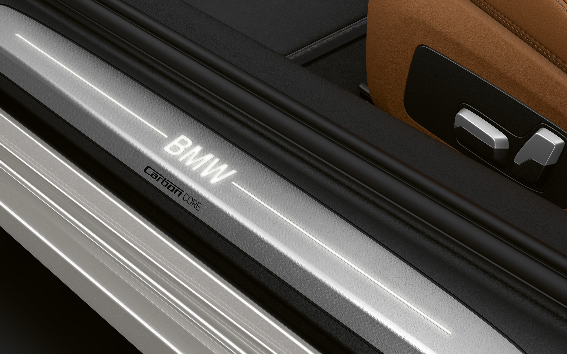 BMW Serie 8 Coupé, molduras de la puerta con logo BMW Acercamiento del molduras de la puerta del BMW Serie 8 Coupé con el logo de BMW.