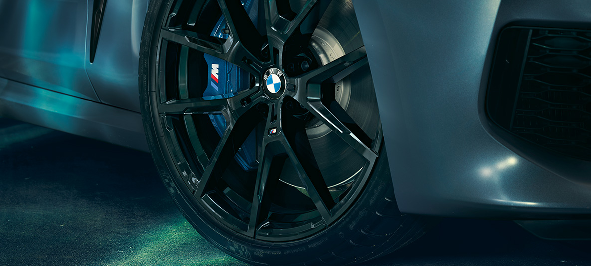 El BMW 850i Coupe First Edition, close-up de llanta Llanta de aleación ligera de 20” del BMW M850i Coupé First Edition