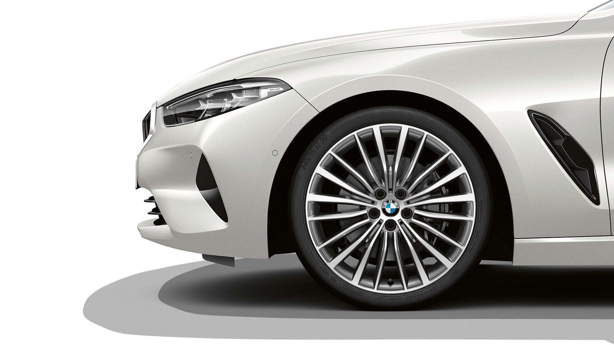 Rines de aleación ligera de 19'' con rayos múltiples bicolor en estilo 731. BMW Serie 8 Coupé, Rines de aleación ligera de 19'' con rayos múltiples bicolor en estilo 731.