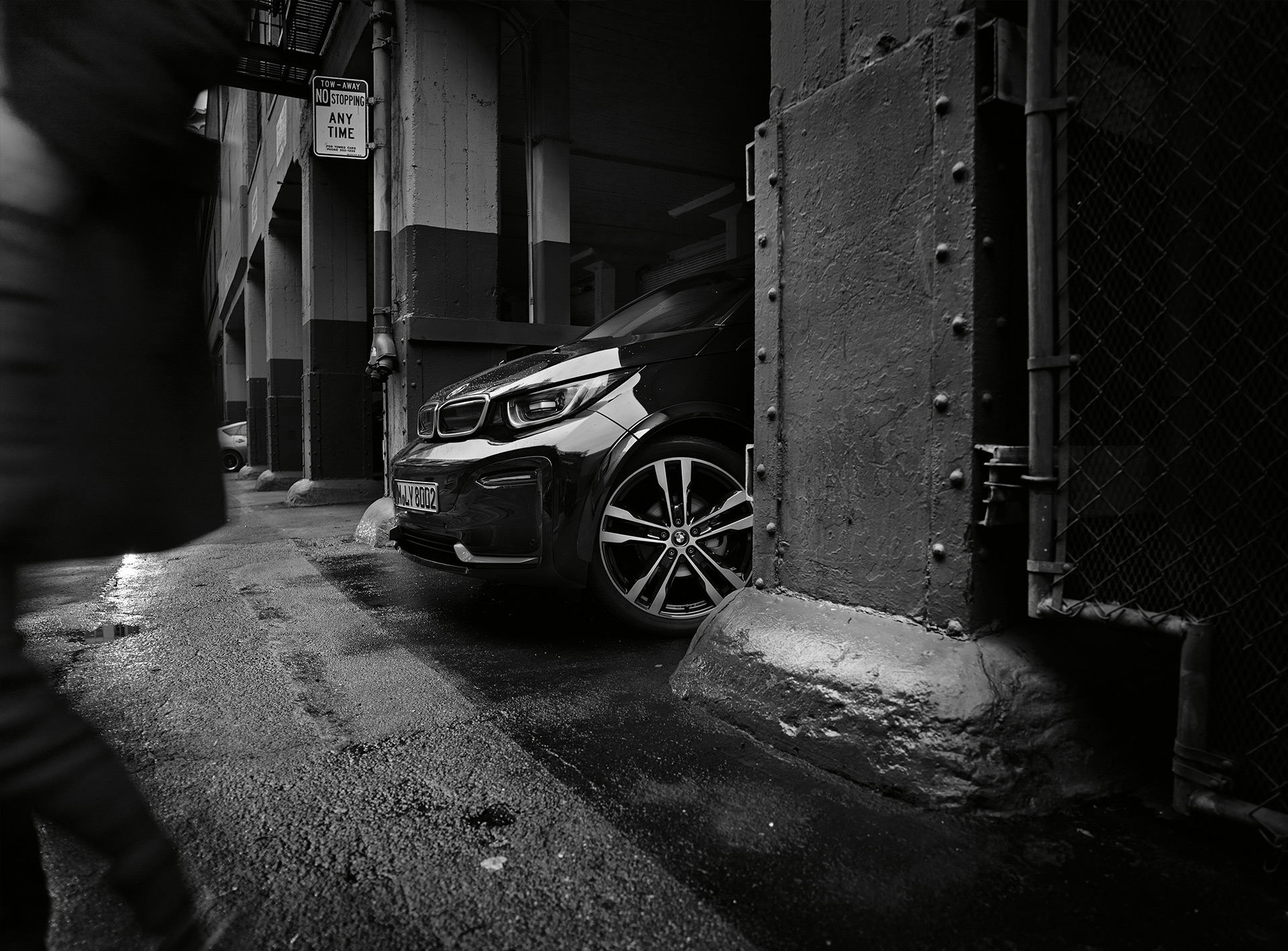 BMW i3 negra: detalle llantas y faros delanteros BMW i3 negra: detalle llantas y faros delanteros