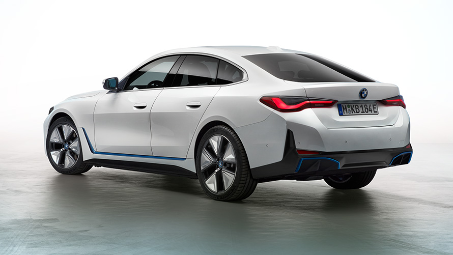 Diseño inigualable del auto eléctrico BMW i4 Vista trasera del auto eléctrico en México i4