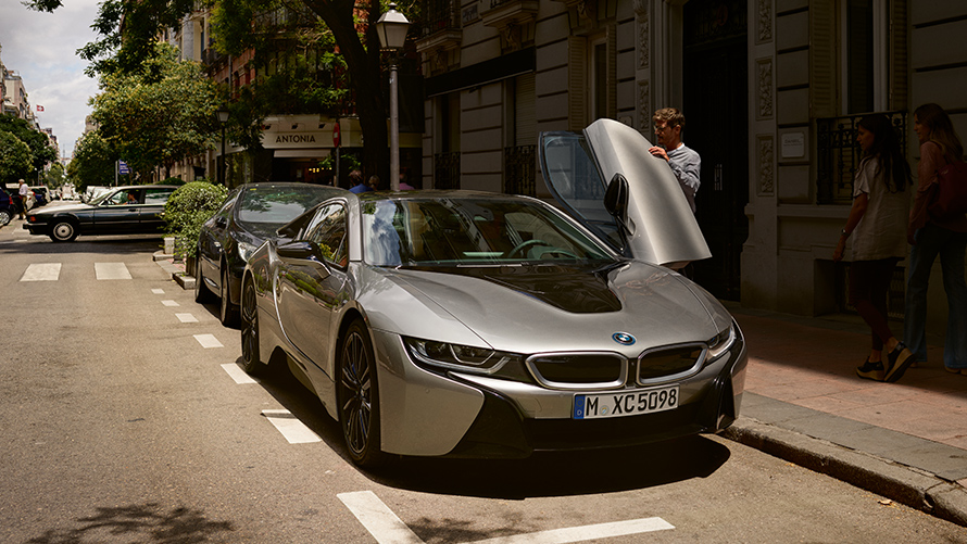 Tecnología para máxima seguridad en tu i8 Vista 3/4 del coche híbrido BMW i8 Coupé