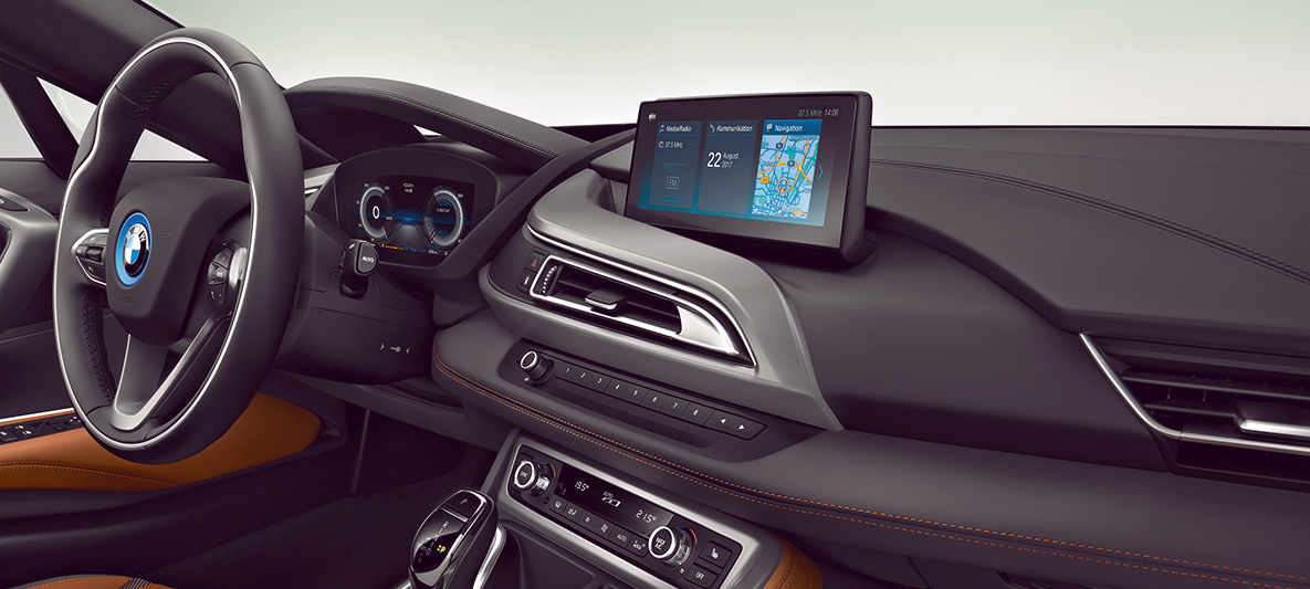 Detalles del interior del BMW i8 Coupé Tablero del carro de lujo BMW i8 Coupé