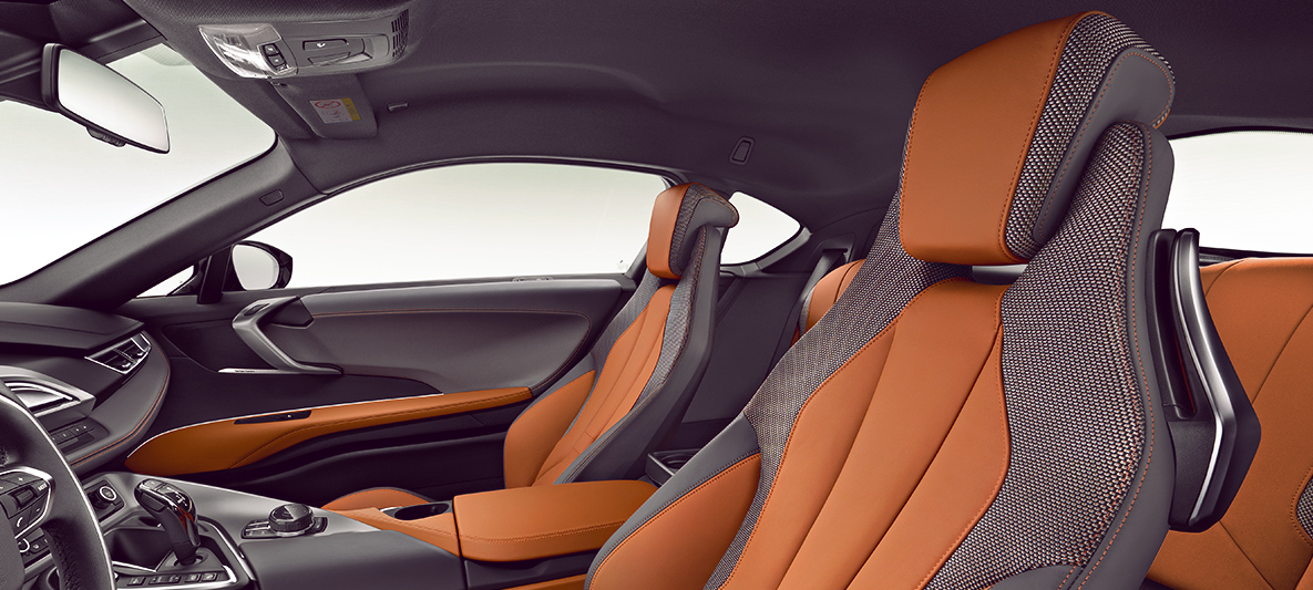 Máxima comodidad en los asientos deportivos del i8 Asientos del coche híbrido i8 Coupé