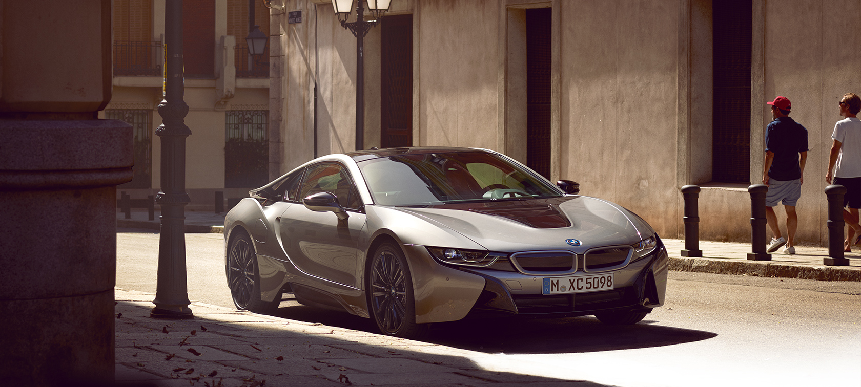 Vista frontal del coche de lujo i8 Coupé