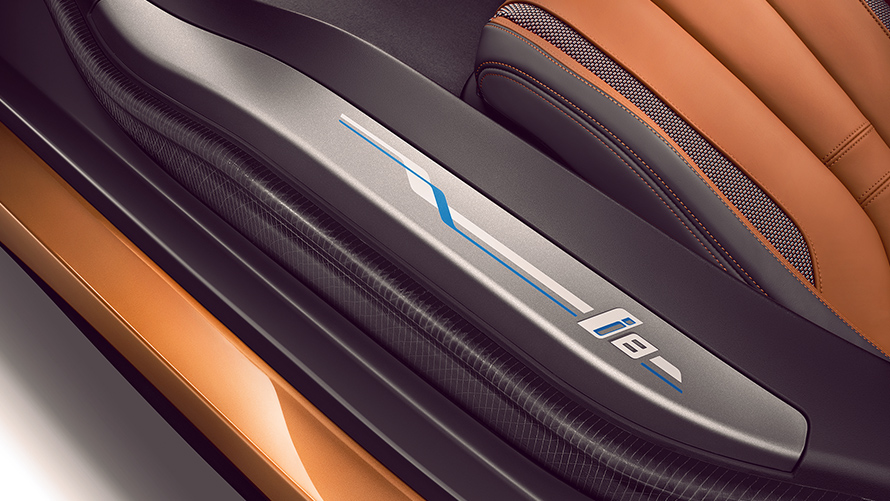 Detalle en la puerta del auto híbrido BMW i8