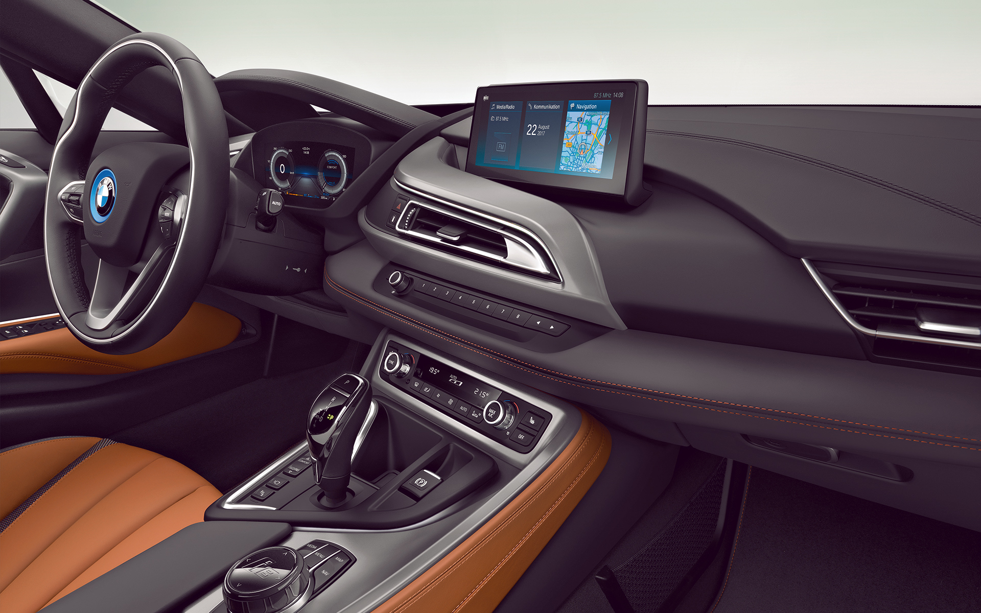 Tablero de comandos del auto híbrido en México i8