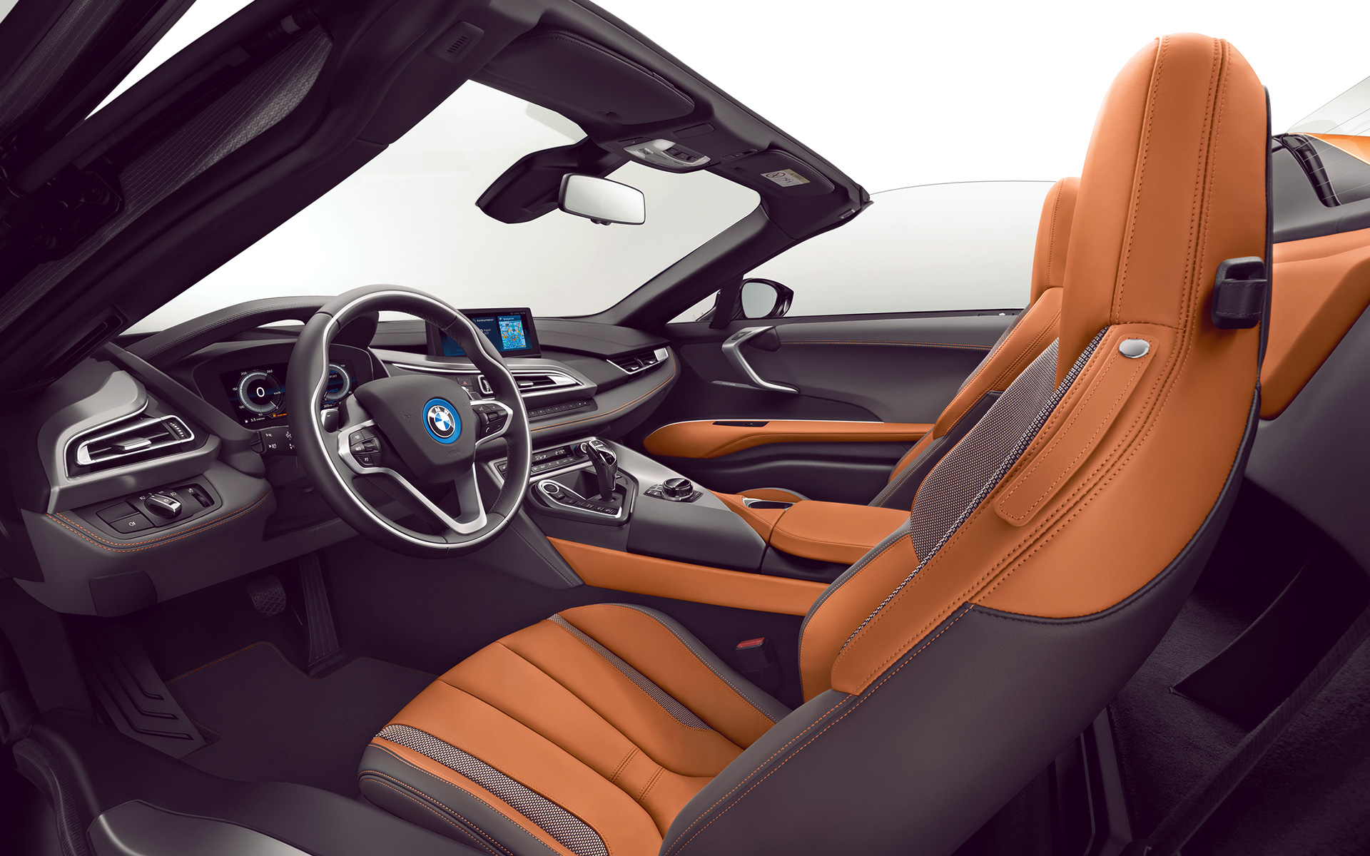 BMW i8 roadster: detalle de asientos naranjas y transmisión automática BMW i8 roadster: detalle de asientos naranjas y transmisión automática