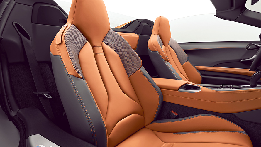 Vista interior lateral de los asientos modelo i8