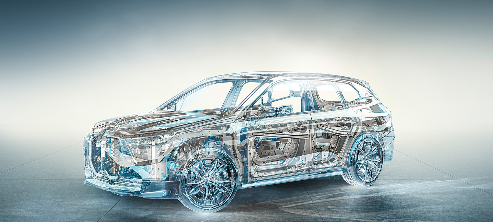 BMW iX M60 i20 2022 SUV eléctrico, vehículo eléctrico, en marcha, en carretera costera BMW iX M60 i20 2022 SUV eléctrico BMW Individual Storm Bay metalizado, vista de zaga, en marcha por carretera costera