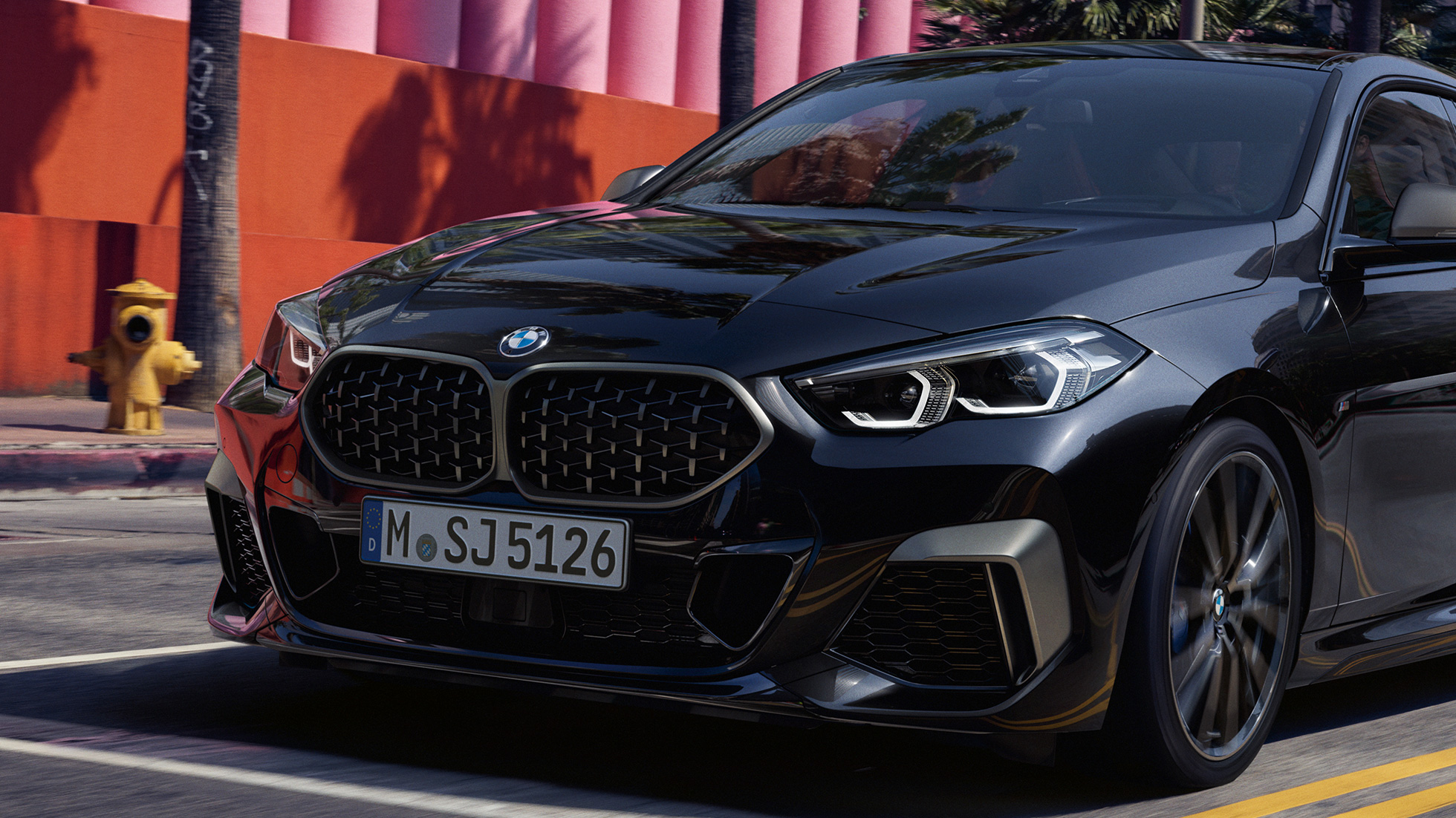 Diseño exterior del BMW M235i xDrive Gran Coupé Vista frontal del diseño exterior del BMW M235i xDrive Gran Coupé 2020 Black Sapphire metálico F44