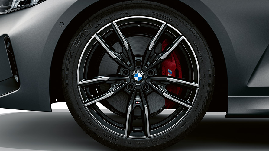 BMW M340i xDrive Sedán G20 BMW Individual Frozen Pure Grey metalizado, llantas de aleación ligera M de 19 pulgadas con radios dobles estilo 792 M en bicolor Jet Black