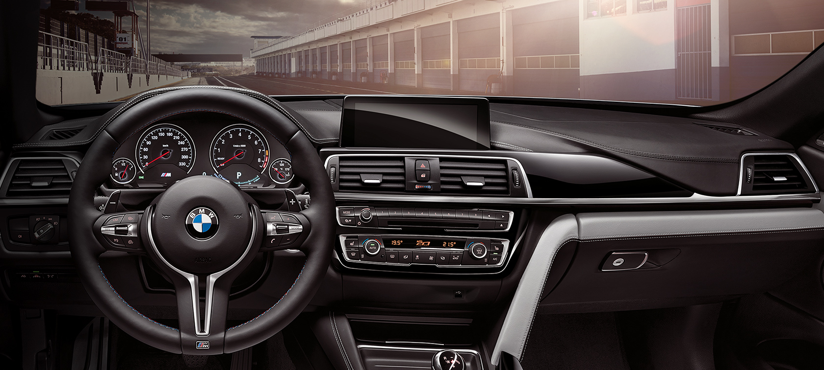 BMW M4 Convertible: detalle de interiores, volante y BMW Connecteddrive BMW M4 Convertible: detalle de interiores, volante y BMW Connecteddrive