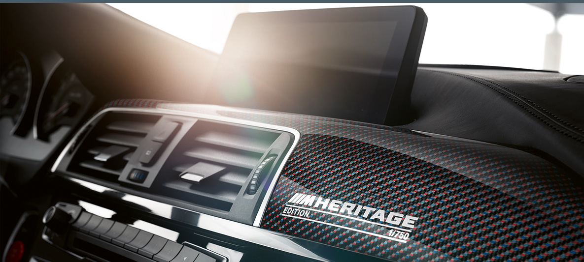 BMW M4 Coupé, M Heritage Edition, cabina BMW M4 Coupé, M Heritage Edition, special edition, cabina