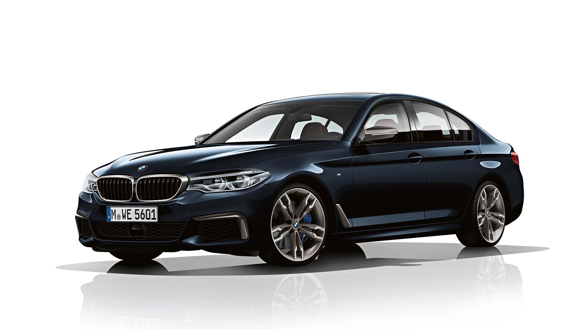 Diseño frontal. Toma frontal de tres cuartos del diseño del BMW M550i y del BMW M550d.
