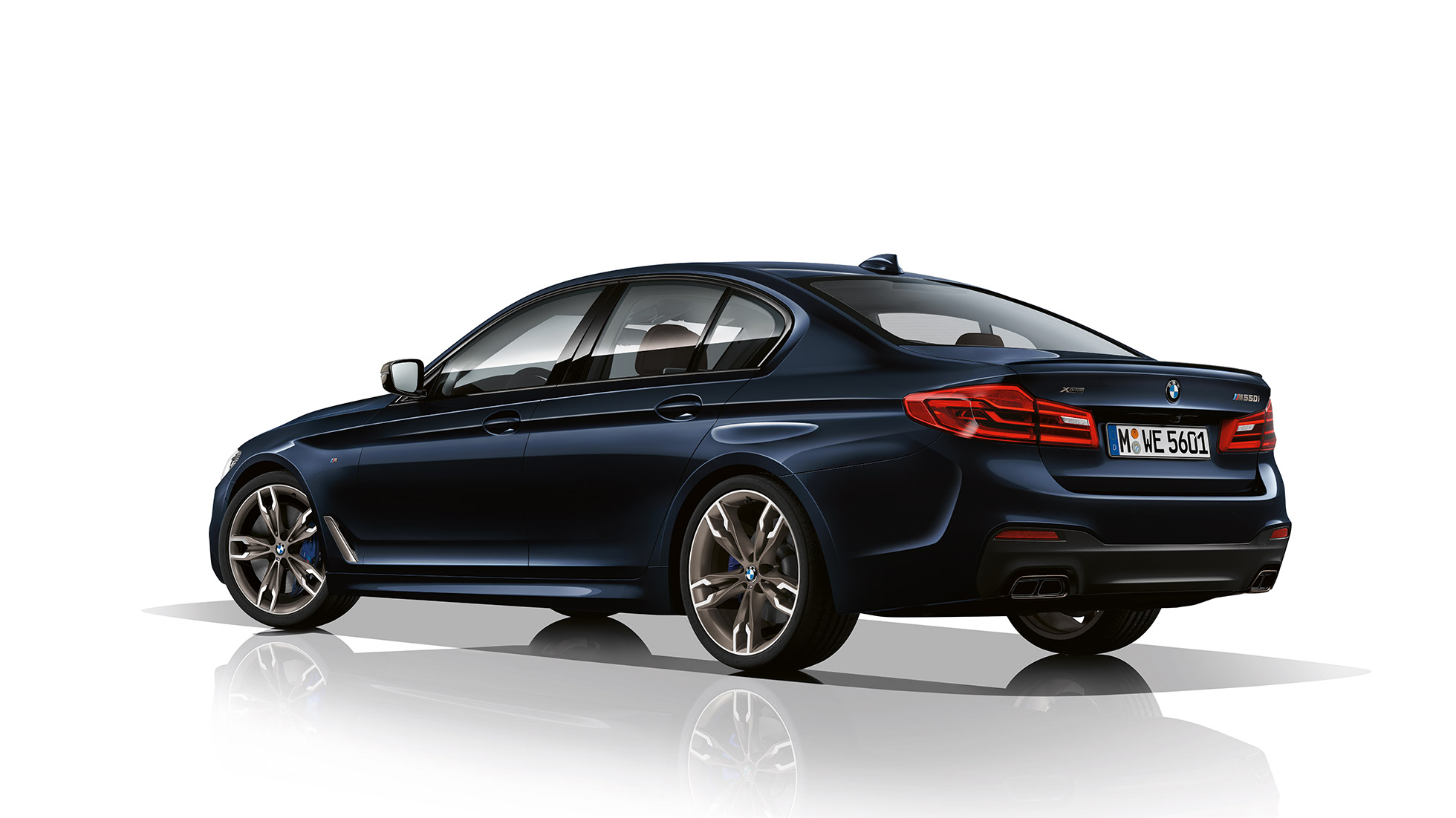 Freno M Sport. Toma trasera de tres cuartos del diseño del BMW M550i y del BMW M550d.