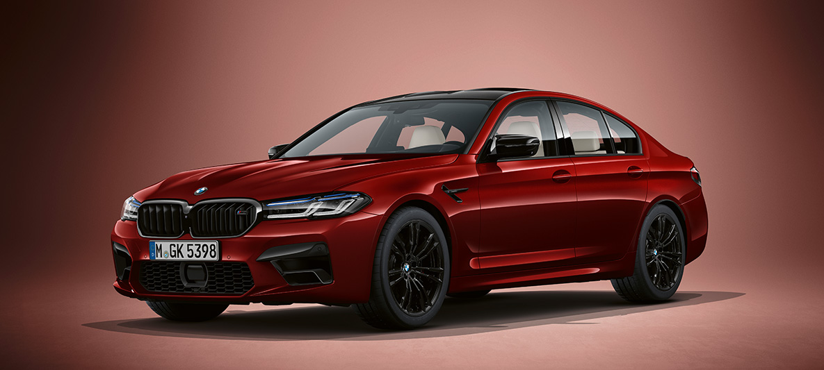 BMW Individual BMW M5 F90 LCI Renovación 2020 Aventurinrot metalizado Vista de tres cuartos del frontal BMW Individual BMW M5 F90 LCI Renovación 2020 Aventurinrot metalizado Vista de tres cuartos del frontal