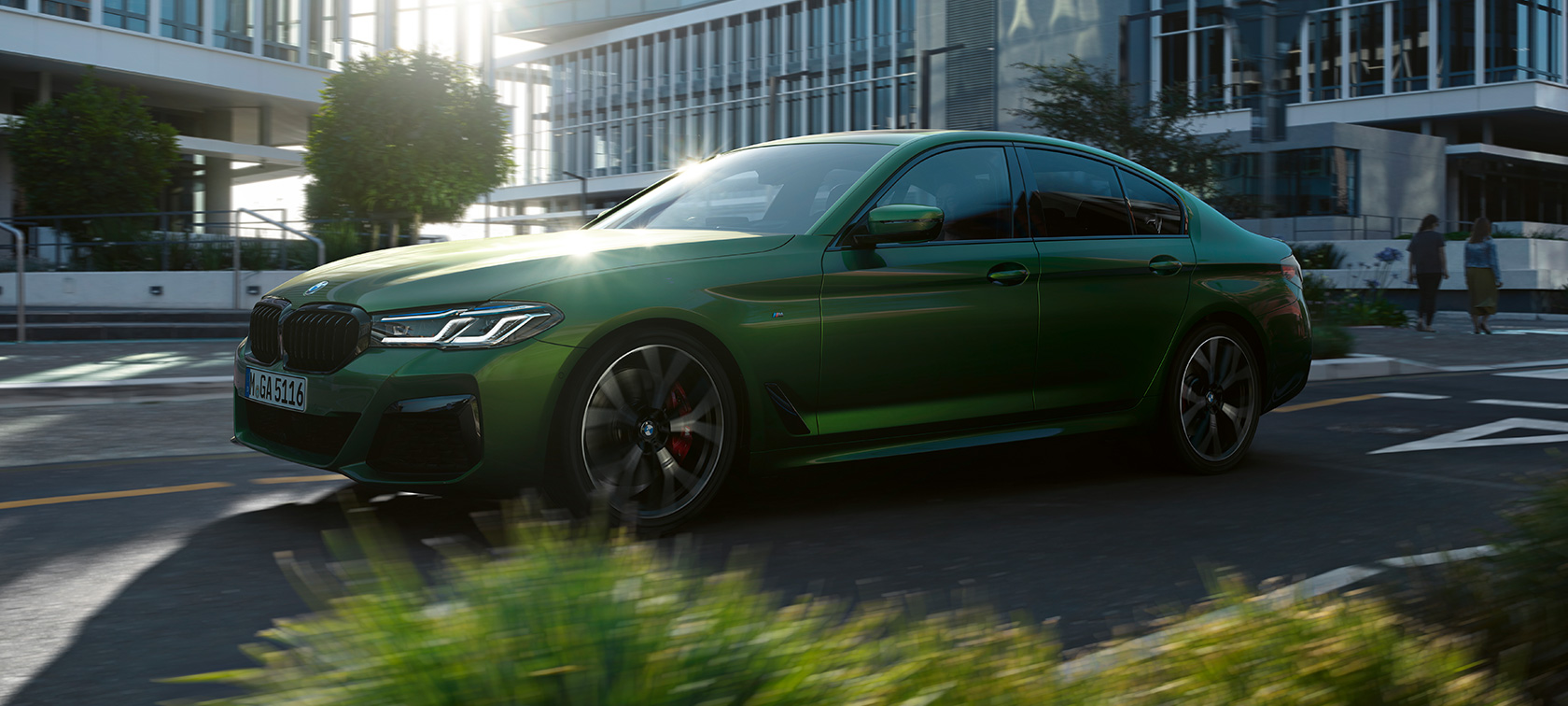 Conoce los detalles de tu próximo auto deportivo de lujo M5 Vista 3/4 del auto deportivo M5