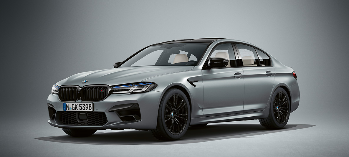 Auto deportivo M5 en Frozen Bluestone metalizado Coche deportivo M5 color Frozen Bluestone