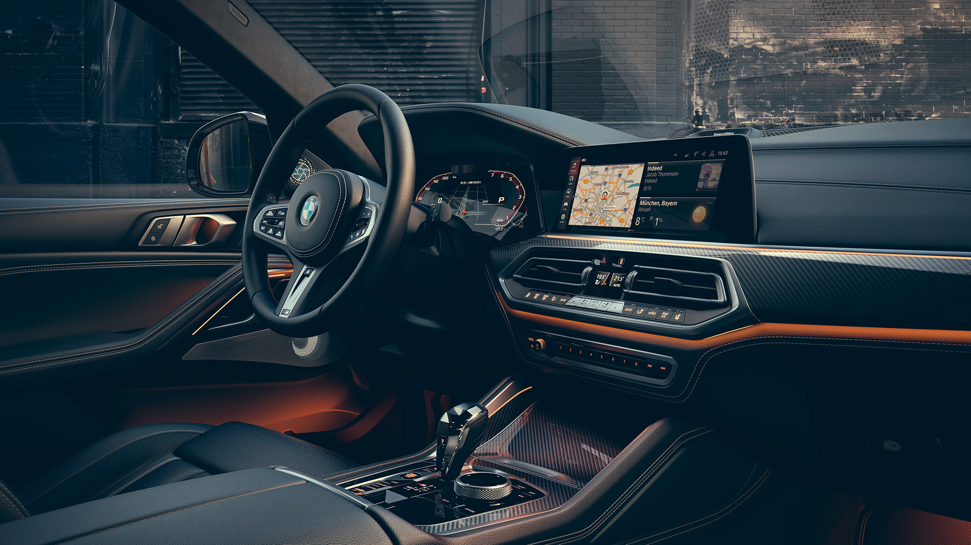 Interior del BMW X6 M50i. Acercamiento del interior del BMW X6 M50i con vista de la consola central.