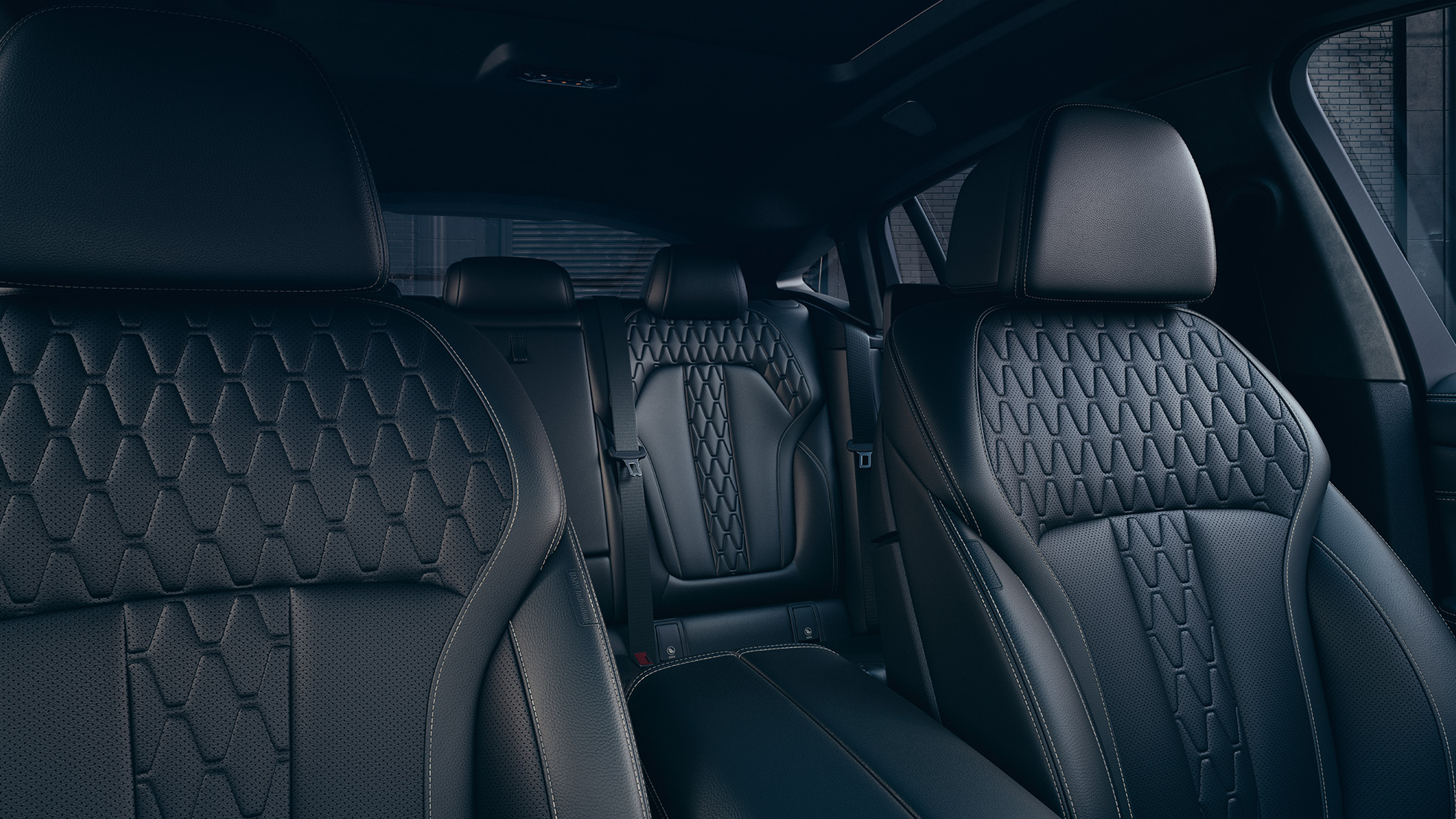 Asientos deportivos de BMW X6 M50i. Asientos deportivos de BMW X6 M50i.