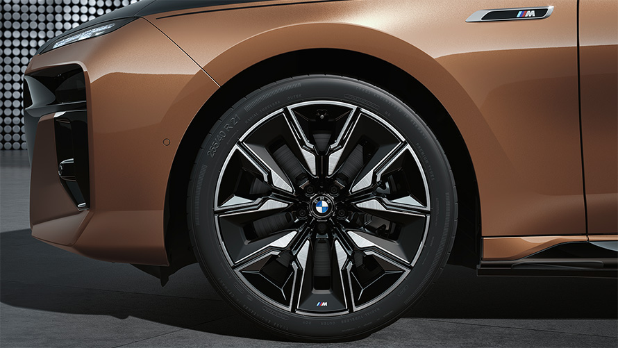 BMW i7 M70 xDrive Berlina G70 Llantas aerodinámicas M de 21 pulgadas 909 M en multicolor