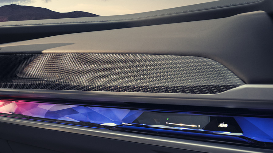 Molduras interiores M de fibra de carbono BMW M760e xDrive Berlina G70, detalle