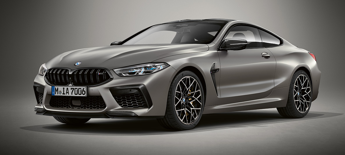 BMW Individual M8 Coupé en BMW Individual Dravit Grey metálico. BMW Individual M8 Coupé en BMW Individual Dravit Grey metálico, vista frontal tres cuartos.