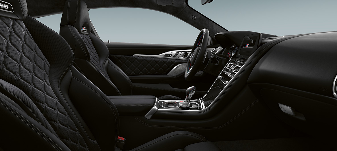 Interior completamente en cuero 'Merino' | Black de vetas finas y molduras interiores Piano Finish Black de BMW Individual BMW M8 Competition Coupé, interior completamente en cuero 'Merino' | Black de vetas finas y molduras interiores Piano Finish Black de BMW Individual.
